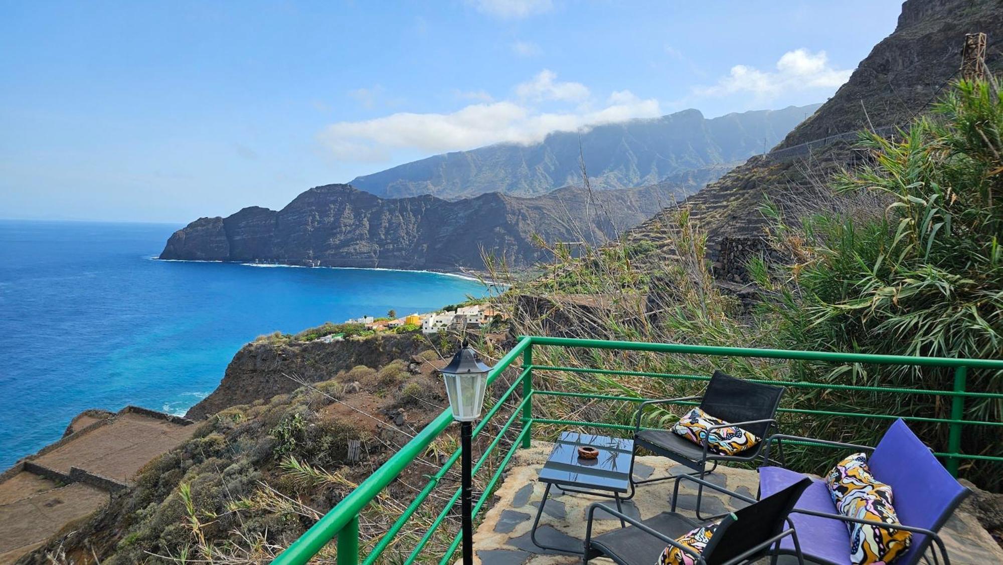 Cerrajones: Spectacular Views From The Cliff Agulo